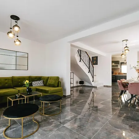 Willa La Ze - Three Bedroom With Swimming Pool *