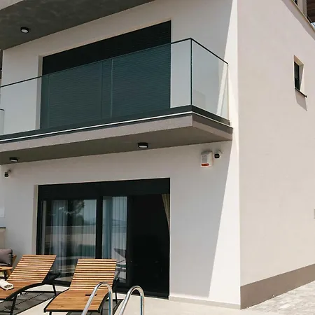 La Ze - Three Bedroom With Swimming Pool Rogoznica (Sibenik-Knin)