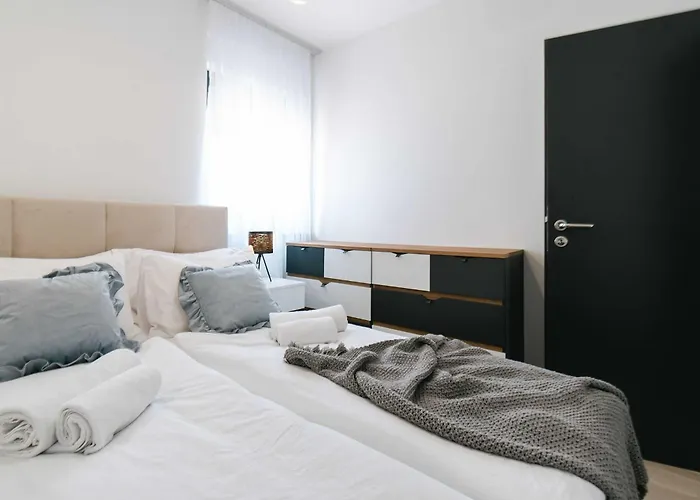 La Ze - Three Bedroom With Swimming Pool Rogoznica (Sibenik-Knin)