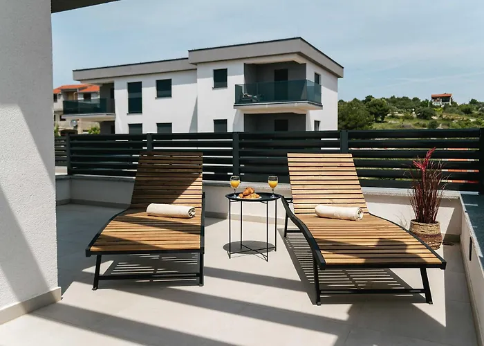 Villa La Ze - Three Bedroom With Swimming Pool