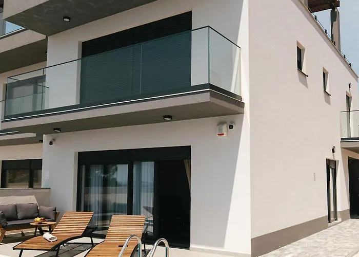 La Ze - Three Bedroom With Swimming Pool Rogoznica (Sibenik-Knin)