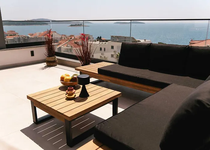 Villa La Ze - Three Bedroom With Swimming Pool