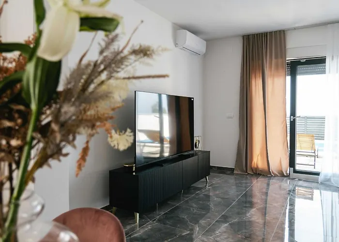 Villa La Ze - Three Bedroom With Swimming Pool